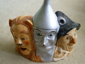 Wizard of Oz "Star Jars" salt and  pepper shakers new in box Lion & monkey 